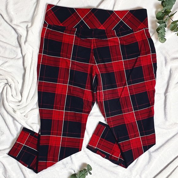 TORRID Premium Ponte Stretch Pull-On Pixie Pant, Red Plaid, Size 1X Regular - Picture 4 of 7